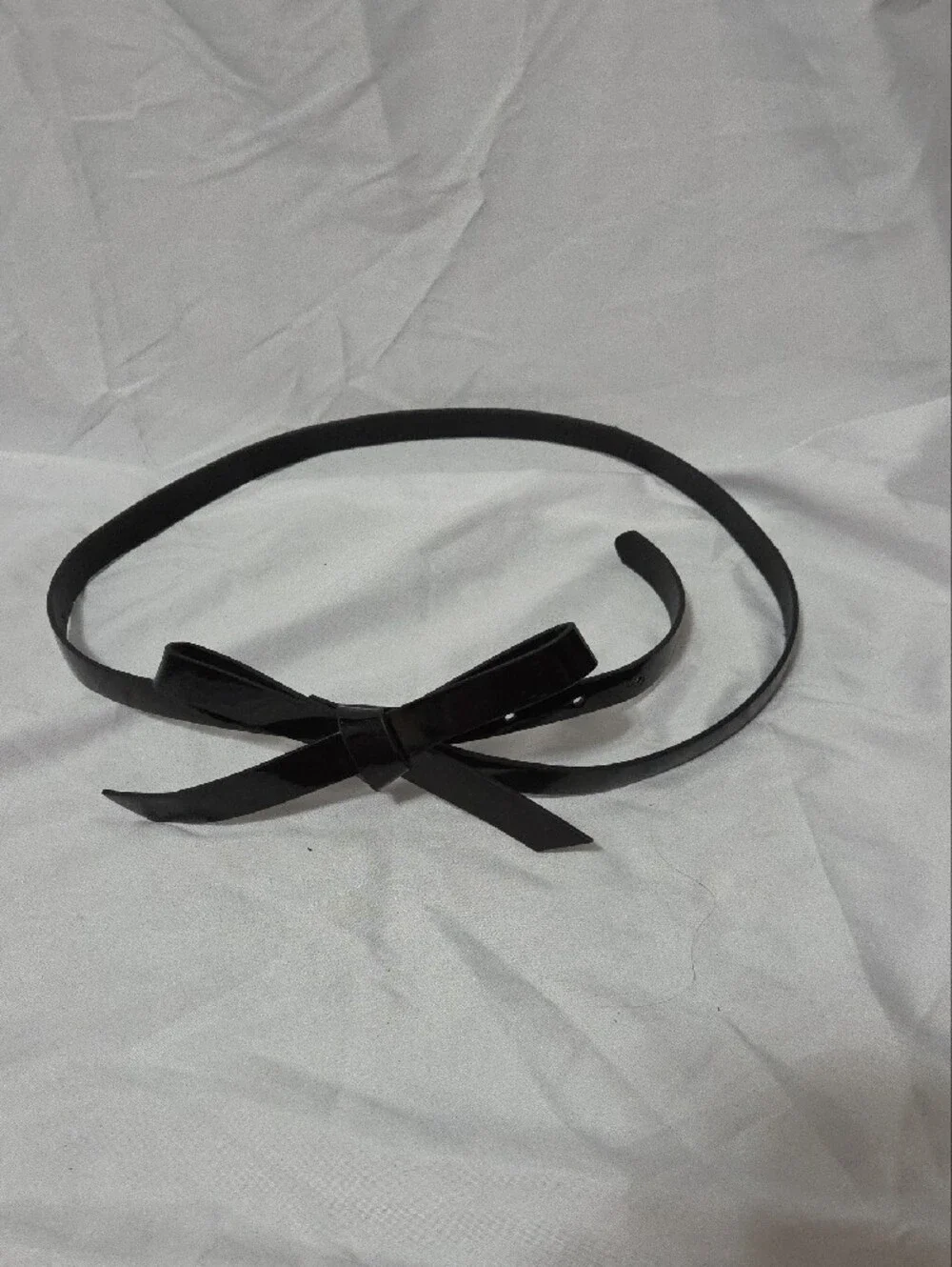 Black Glossy Narrow Belt With Bow Clasp, Size Large 30-34, Like New Condition
